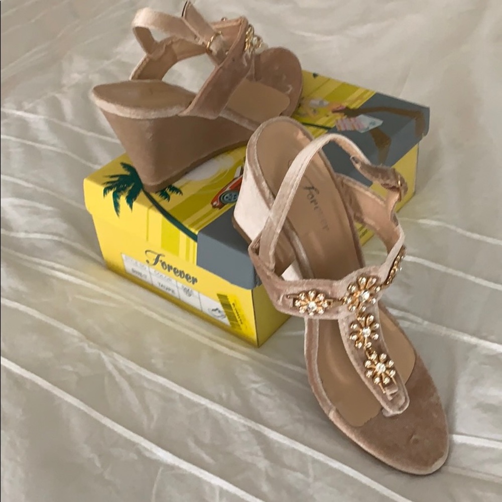 Sandals - Picture 2 of 5